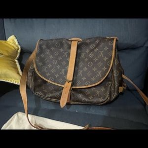 Louis Vuitton Saumur 35